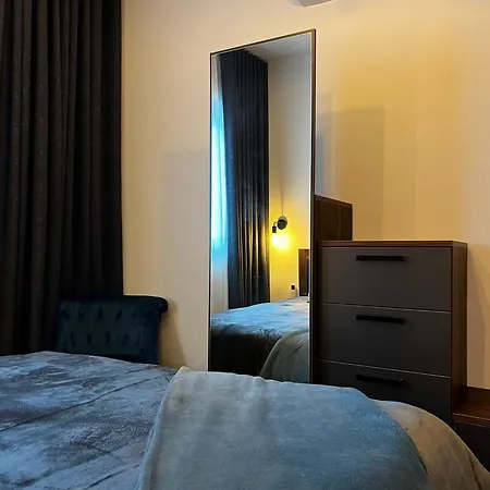 Trendy Seaside Escape 2 Bedroom Penthouse Apartment *