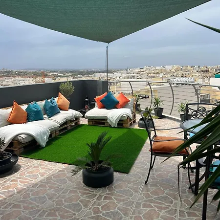 Trendy Seaside Escape 2 Bedroom Penthouse * Marsaskala