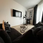 Trendy Seaside Escape 2 Bedroom Penthouse *
