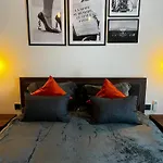 Trendy Seaside Escape 2 Bedroom Penthouse 公寓