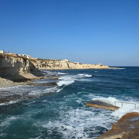 Trendy Seaside Escape 2 Bedroom Penthouse Apartament *