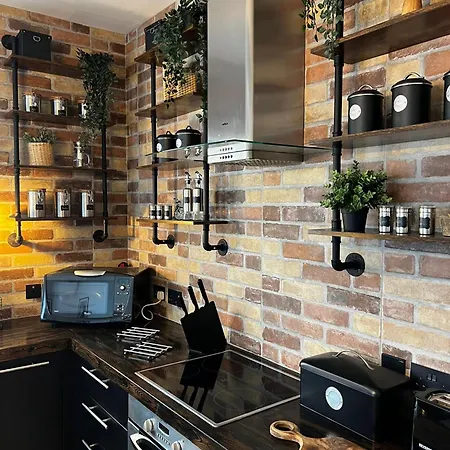 Trendy Seaside Escape 2 Bedroom Penthouse Apartament