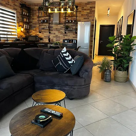Trendy Seaside Escape 2 Bedroom Penthouse Apartament Marsaskala