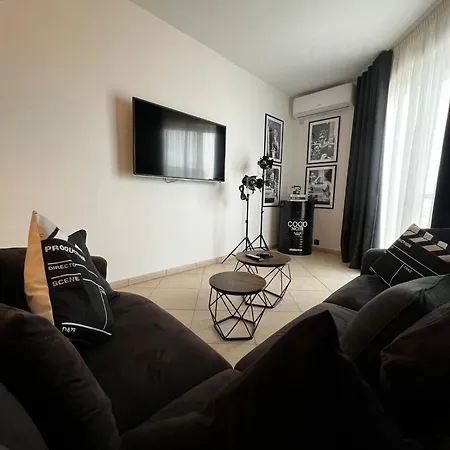 Trendy Seaside Escape 2 Bedroom Penthouse *