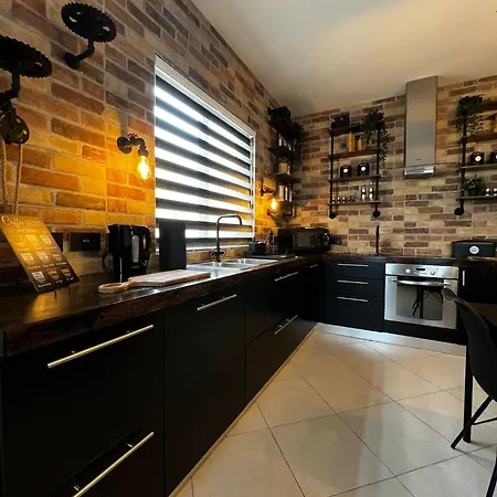 Apartament Trendy Seaside Escape 2 Bedroom Penthouse