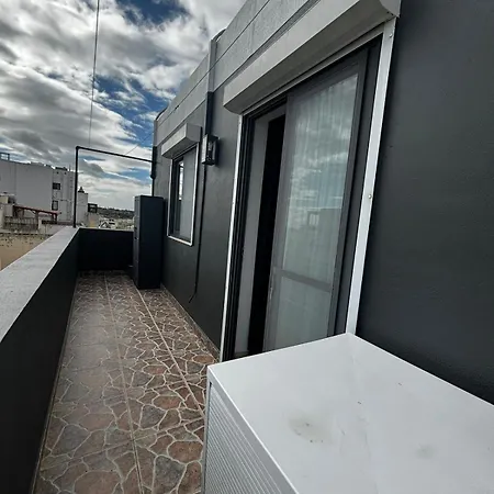 Trendy Seaside Escape 2 Bedroom Penthouse * Марсаскала