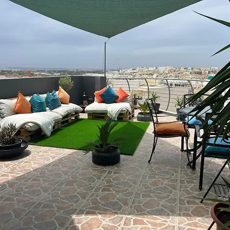 Trendy Seaside Escape 2 Bedroom Penthouse Apartament Marsaskala