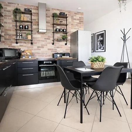 Trendy Seaside Escape 2 Bedroom Penthouse Apartamento