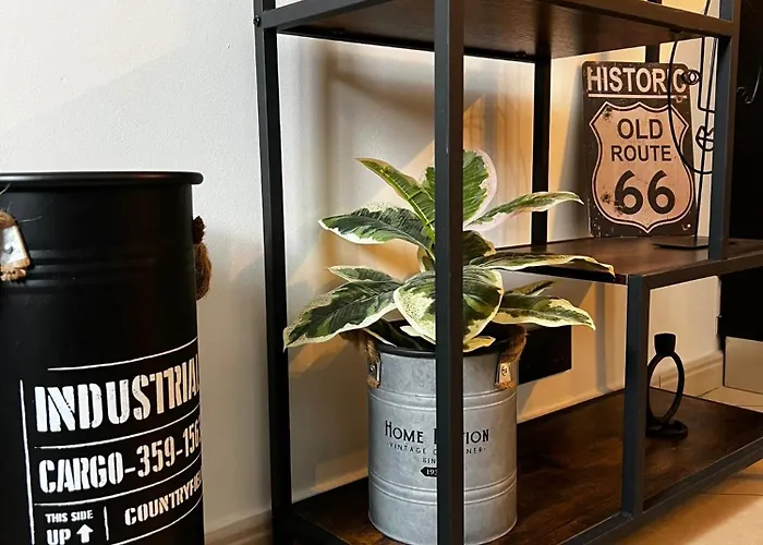 Trendy Seaside Escape 2 Bedroom Penthouse *