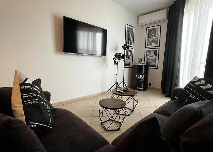 Trendy Seaside Escape 2 Bedroom Penthouse *