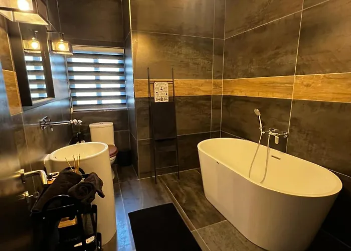 Trendy Seaside Escape 2 Bedroom Penthouse Daire