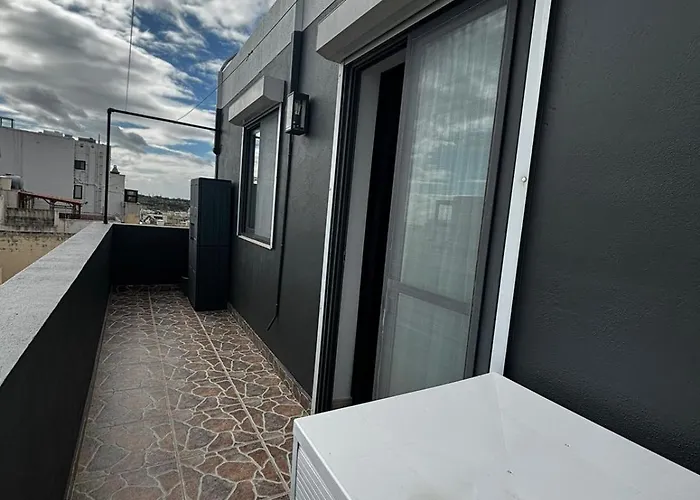 Trendy Seaside Escape 2 Bedroom Penthouse * Marsaskala