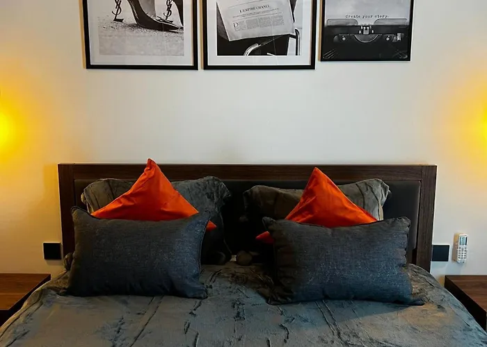 Trendy Seaside Escape 2 Bedroom Penthouse Daire