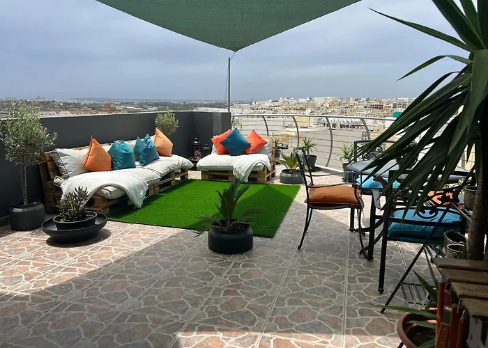 Trendy Seaside Escape 2 Bedroom Penthouse Daire Marsaskala