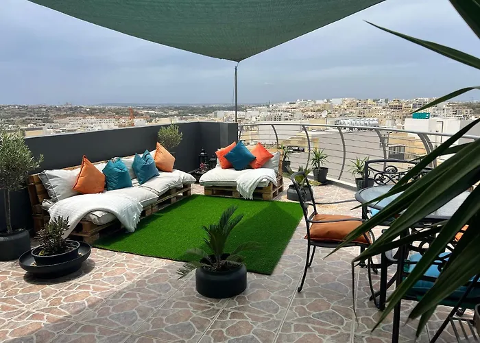 Trendy Seaside Escape 2 Bedroom Penthouse * Marsaskala