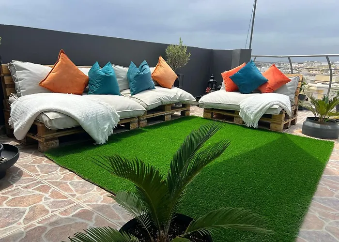 Trendy Seaside Escape 2 Bedroom Penthouse Daire *